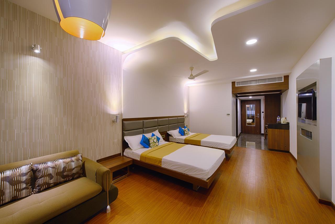Hotel Priyadarshini Pride Hospet Exterior photo