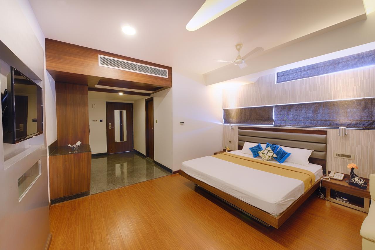Hotel Priyadarshini Pride Hospet Exterior photo