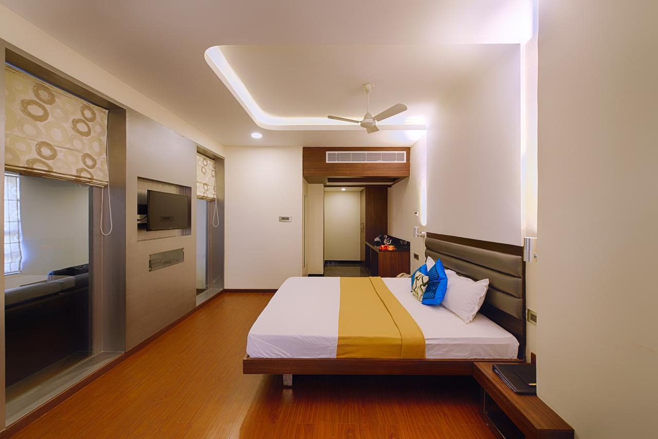Hotel Priyadarshini Pride Hospet Exterior photo